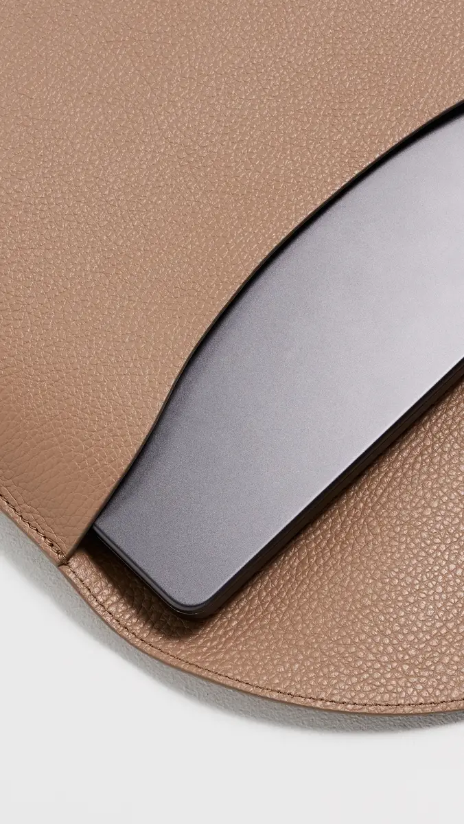 Cuyana Convertible Leather Laptop Sleeve | Thumbnail 4