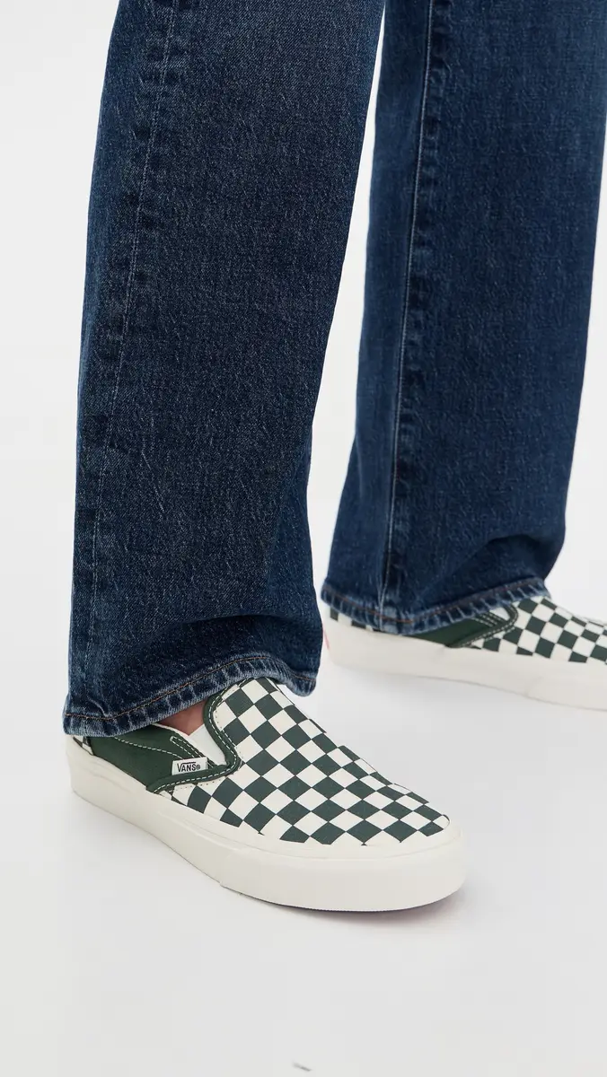 Vans Classics Unisex Slip On Sneakers | Thumbnail 3 Vans Classics Unisex Slip On Sneakers | Thumbnail 3