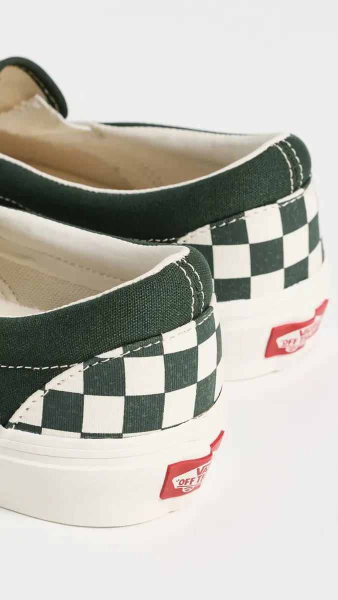 Vans Classics Unisex Slip On Sneakers | Thumbnail 4 Vans Classics Unisex Slip On Sneakers | Thumbnail 4