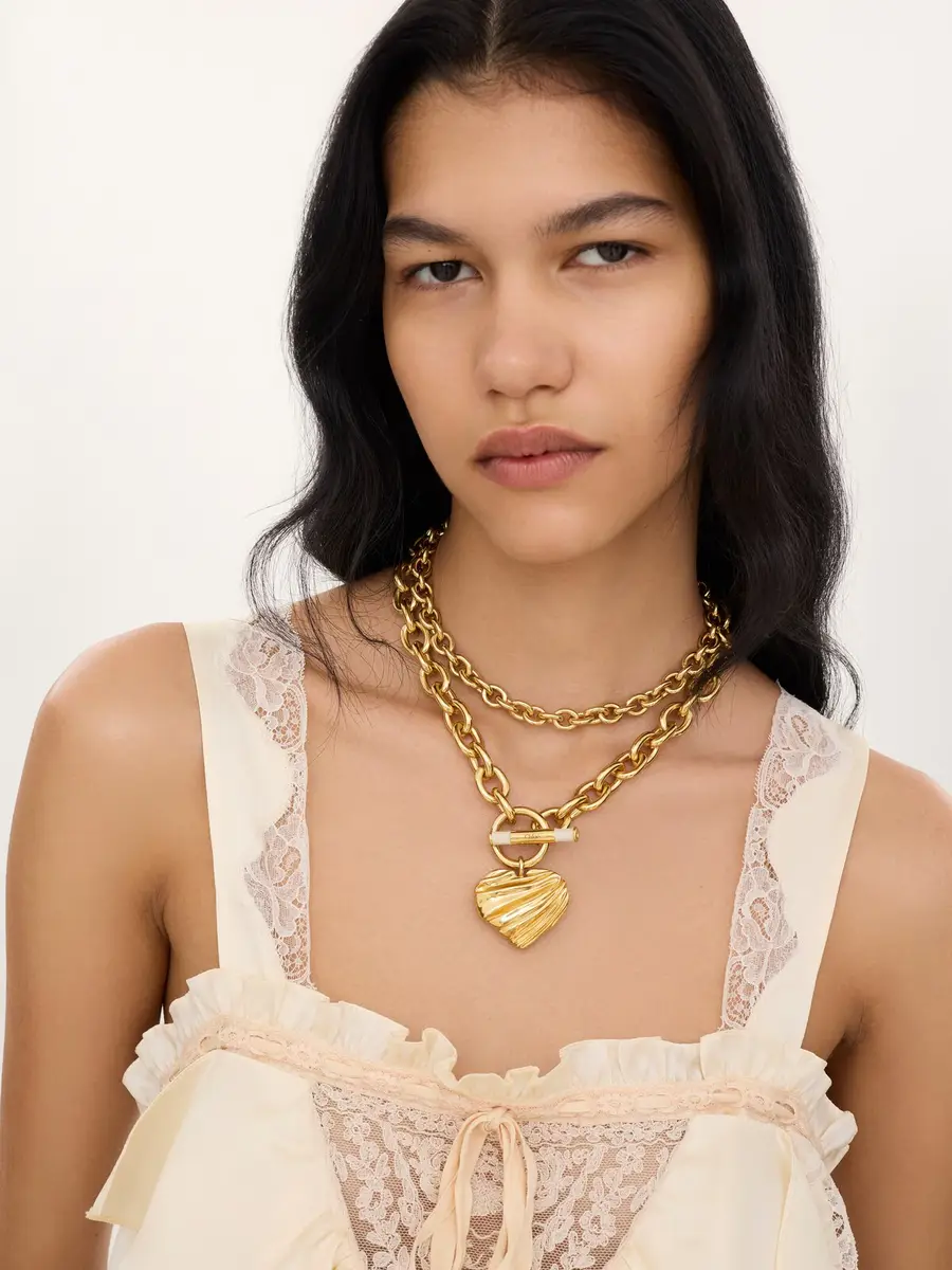Chloé The Chloé Pleated Heart necklace | Thumbnail 3 Chloé The Chloé Pleated Heart necklace | Thumbnail 3