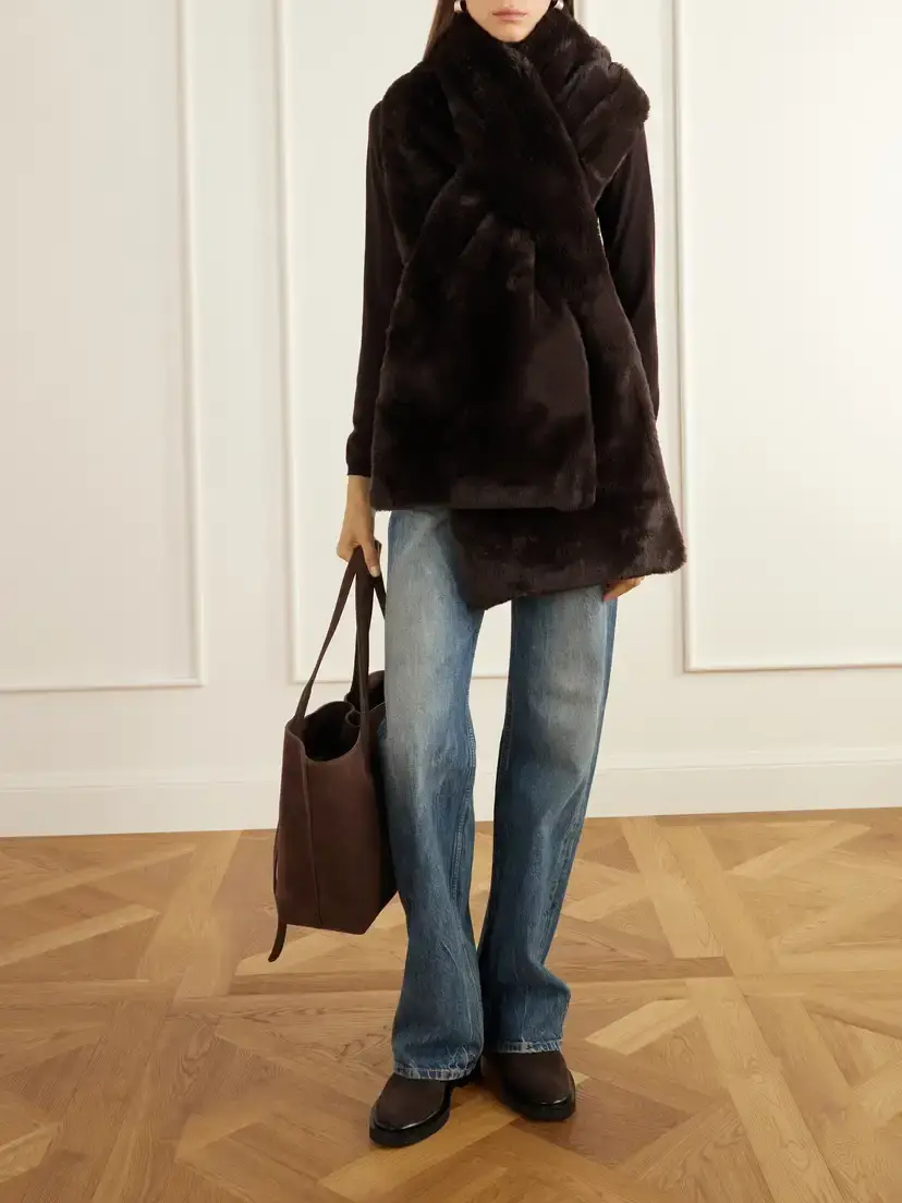 Max Mara Piacere Quilted Shell-trimmed Plush Scarf | Thumbnail 2 Max Mara Piacere Quilted Shell-trimmed Plush Scarf | Thumbnail 2