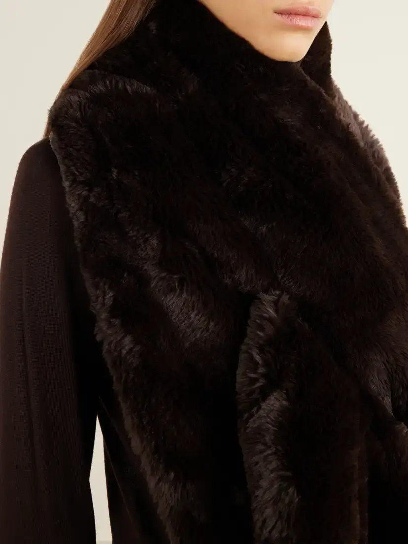 Max Mara Piacere Quilted Shell-trimmed Plush Scarf | Thumbnail 4 Max Mara Piacere Quilted Shell-trimmed Plush Scarf | Thumbnail 4