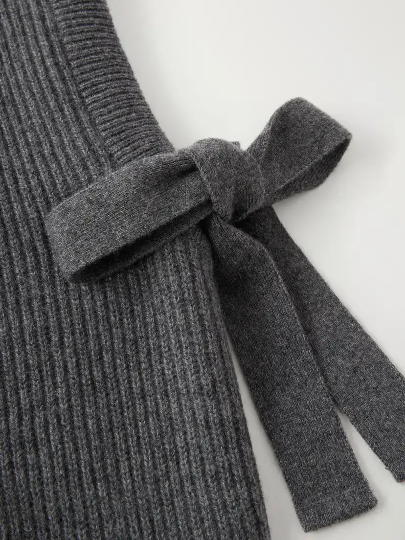 Brunello Cucinelli Drawstring Ribbed Cashmere Snood | Thumbnail 3 Brunello Cucinelli Drawstring Ribbed Cashmere Snood | Thumbnail 3