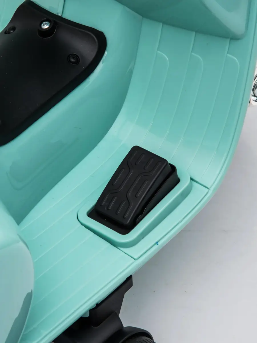 Best Ride on Cars Unisex Mini Vespa Scooter | Thumbnail 8 Best Ride on Cars Unisex Mini Vespa Scooter | Thumbnail 8
