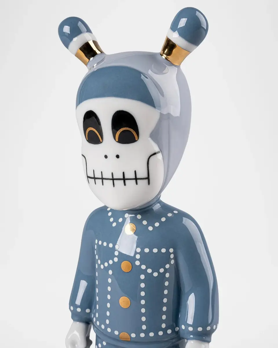 Lladro The Guest By Jun Oson Little Porcelain Figurine | Thumbnail 2 Lladro The Guest By Jun Oson Little Porcelain Figurine | Thumbnail 2