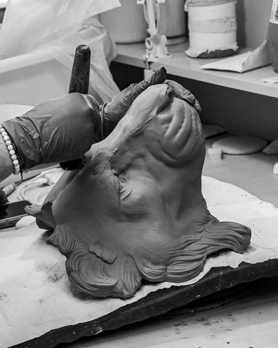 Lladro Leo Porcelain Bust | Thumbnail 6