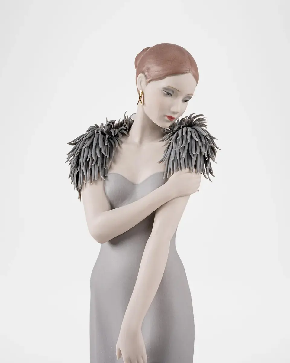 Lladro Eternal Beauty Porcelain Figurine | Thumbnail 4 Lladro Eternal Beauty Porcelain Figurine | Thumbnail 4