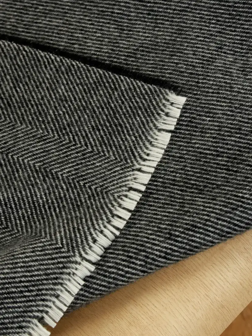 Johnstons of Elgin Mountain Cashmere-twill Throw | Thumbnail 3