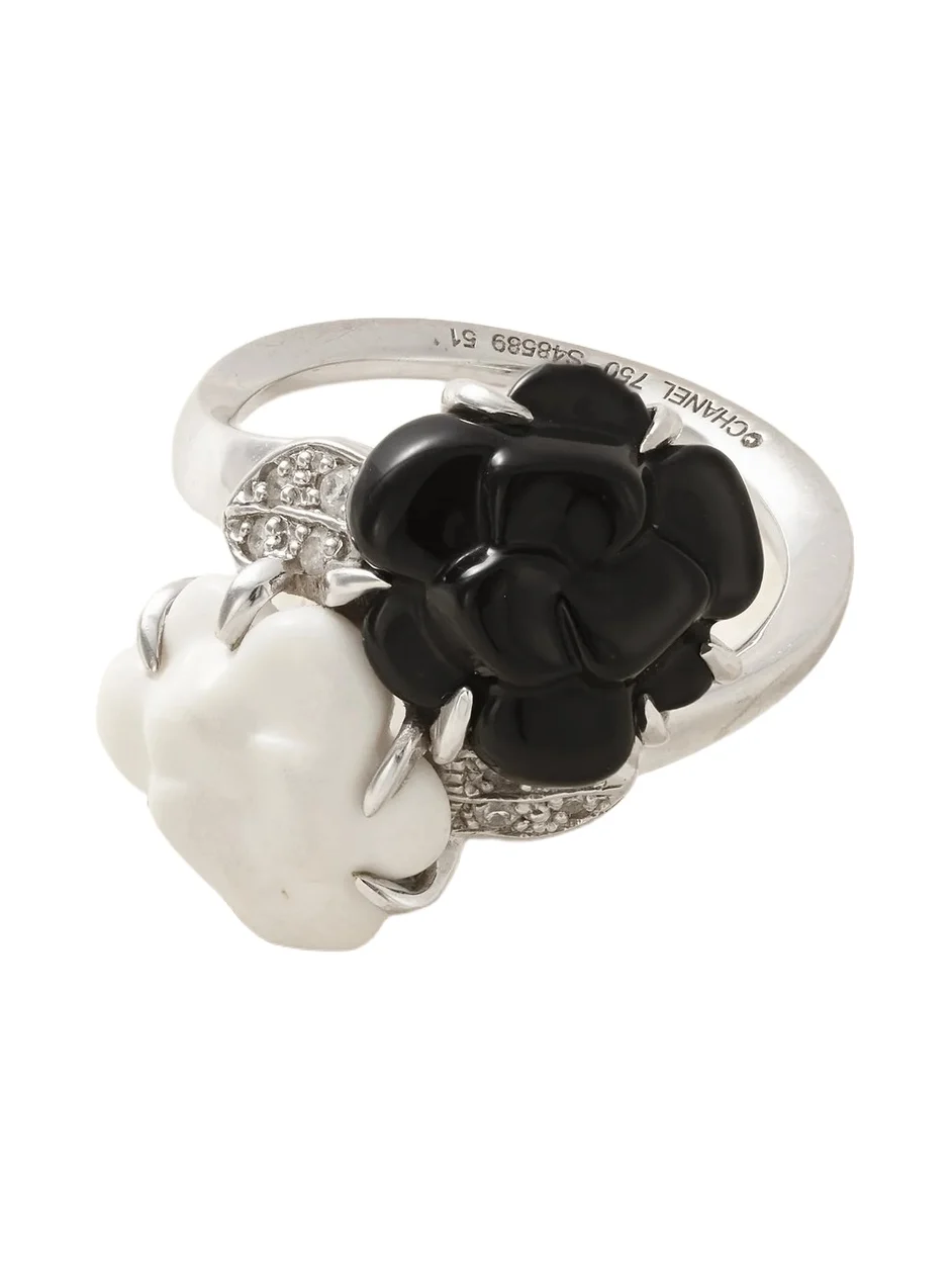 Stephanie Windsor + Chanel Vintage 1990s Camelia 18-karat Gold, Diamond And Ceramic Ring