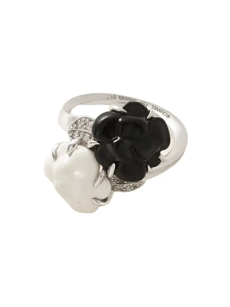 Stephanie Windsor + Chanel Vintage 1990s Camelia 18-karat Gold, Diamond And Ceramic Ring