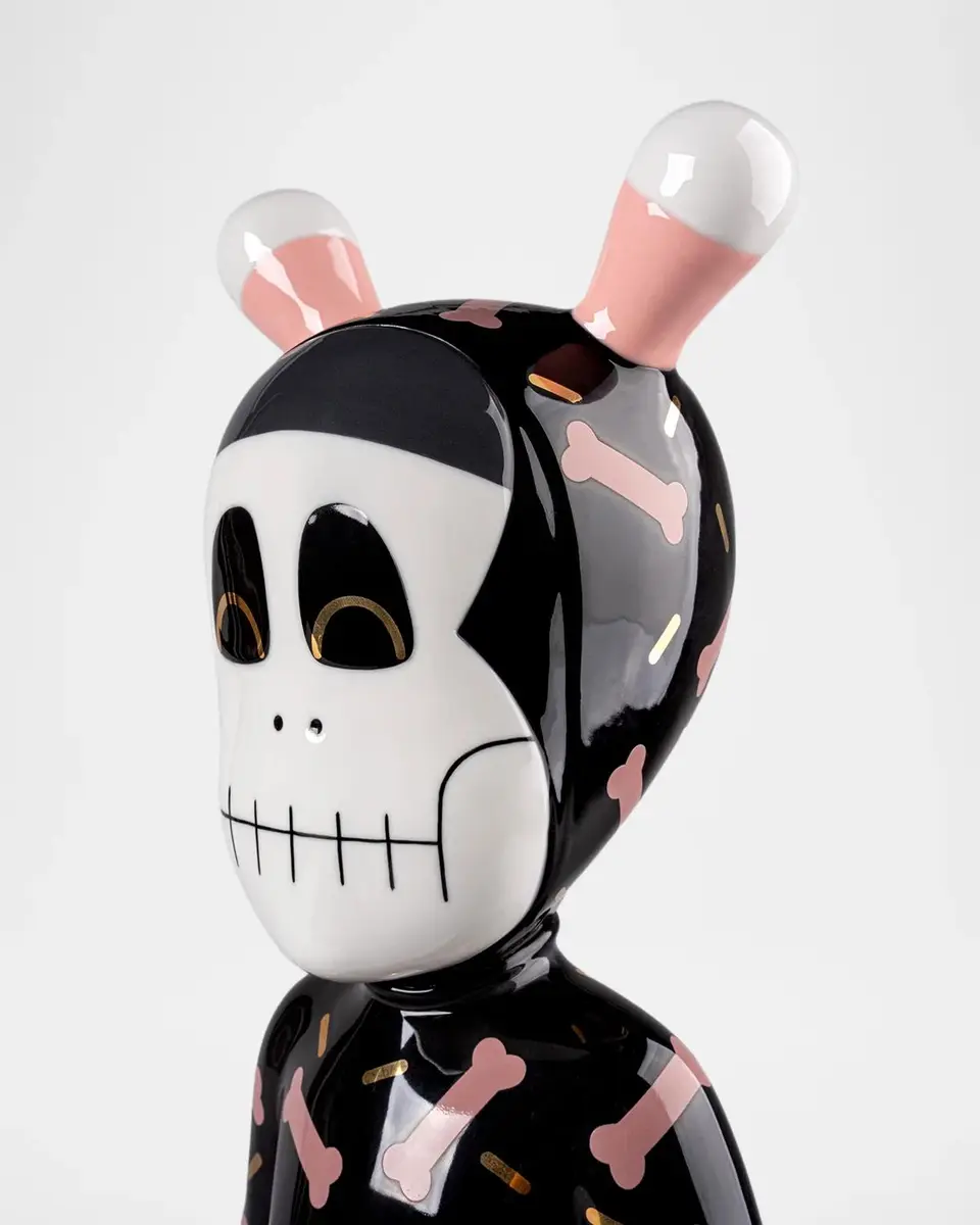 Lladro The Guest By Jun Oson Porcelain Figurine | Thumbnail 2