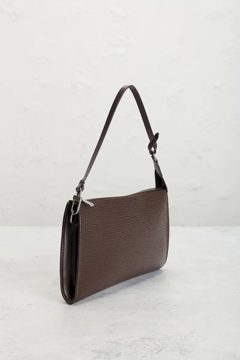 Louis Vuitton Louis Vuitton Epi Pochette Accessoires Shoulder Bag | Thumbnail 4