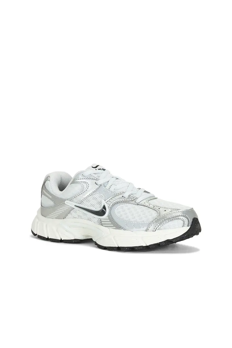 Nike V5 RNR Premium Sneaker | Thumbnail 2