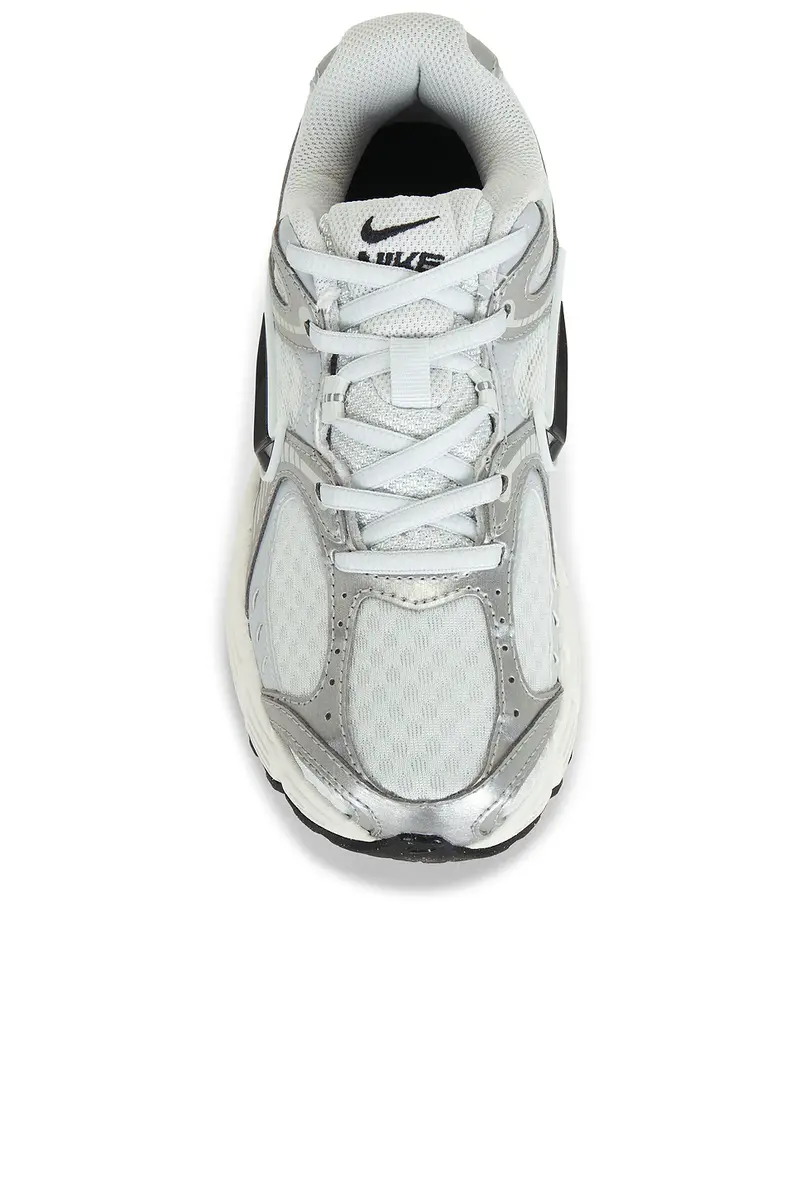 Nike V5 RNR Premium Sneaker | Thumbnail 4