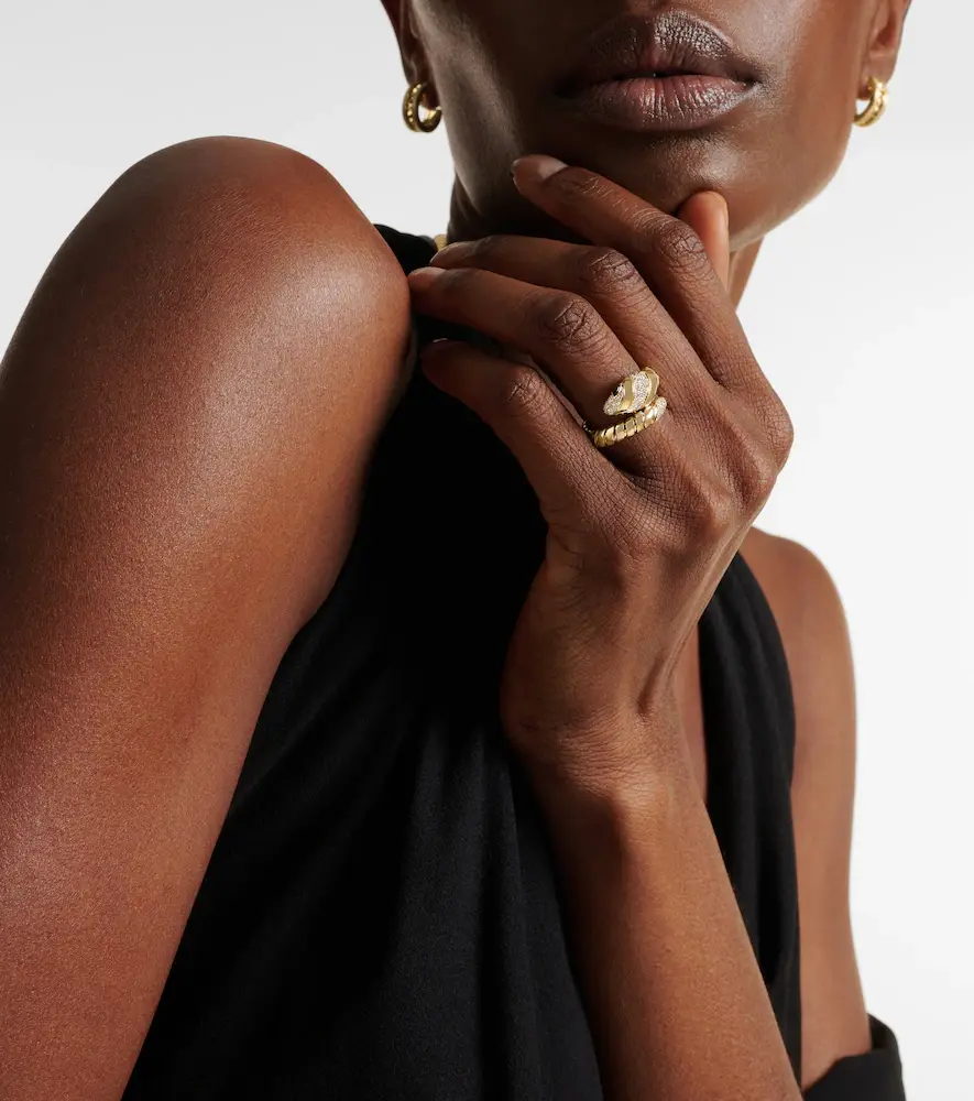 BVLGARI Serpenti Tubogas 18kt gold ring with diamonds and onyx | Thumbnail 4 BVLGARI Serpenti Tubogas 18kt gold ring with diamonds and onyx | Thumbnail 4
