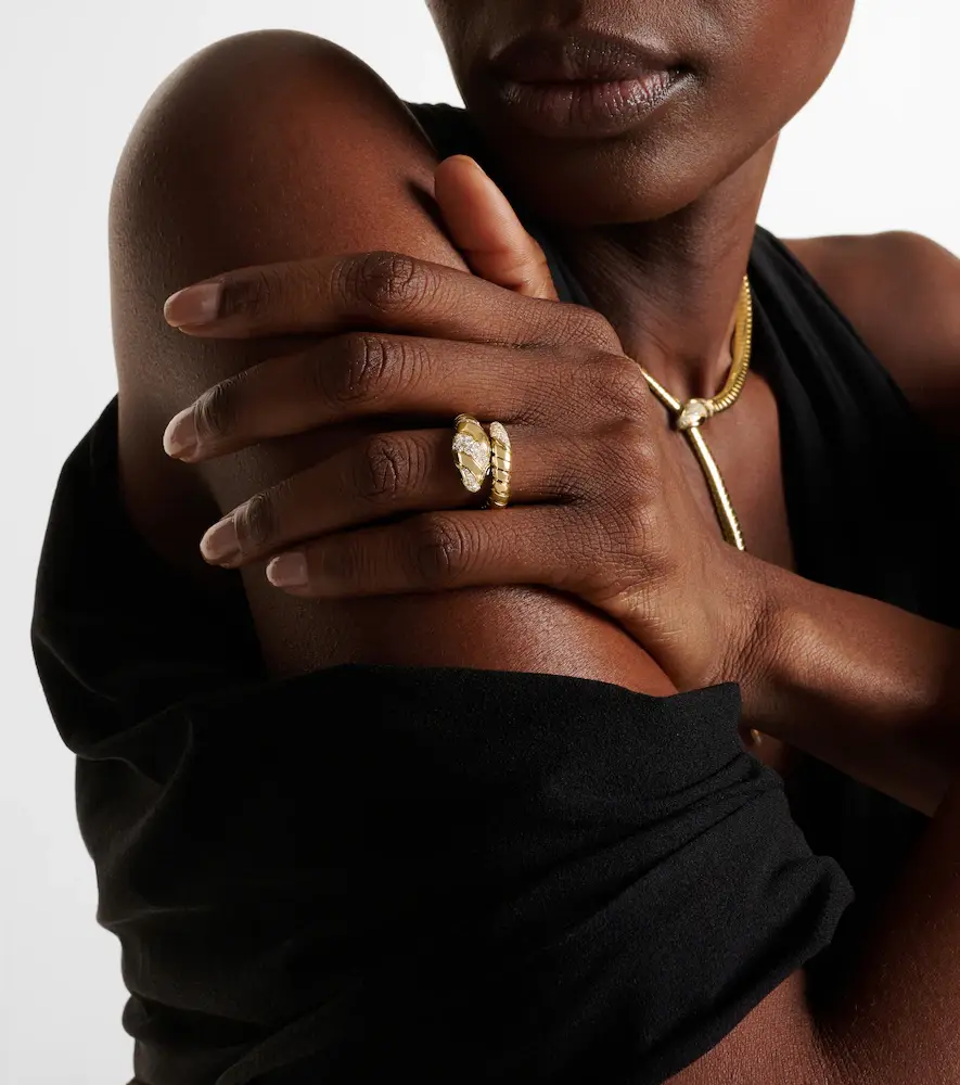 BVLGARI Serpenti Tubogas 18kt gold ring with diamonds and onyx | Thumbnail 6 BVLGARI Serpenti Tubogas 18kt gold ring with diamonds and onyx | Thumbnail 6