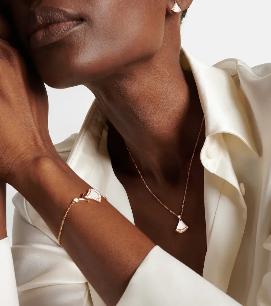 BVLGARI Divas' Dream 18kt rose gold necklace with mother-of-pearl diamonds | Thumbnail 5 BVLGARI Divas' Dream 18kt rose gold necklace with mother-of-pearl diamonds | Thumbnail 5