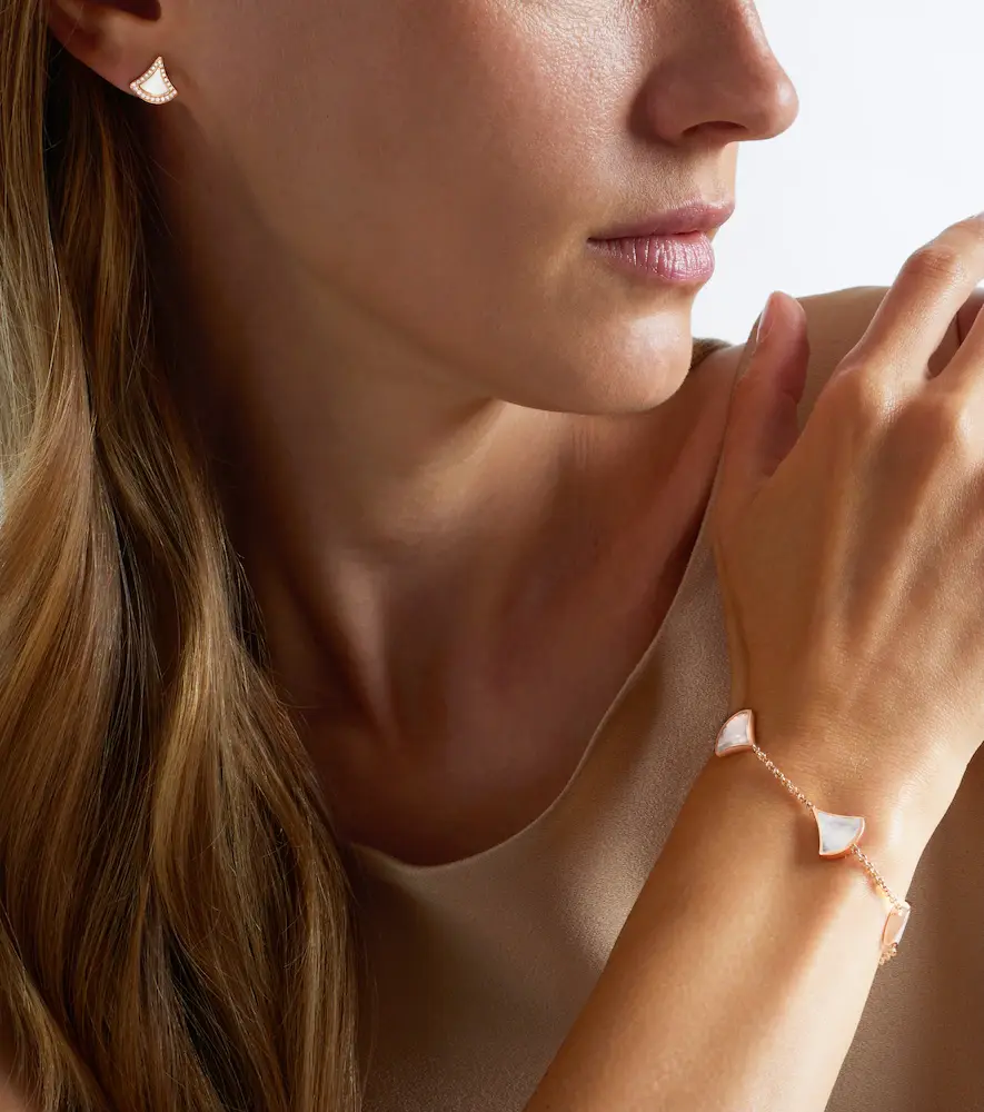 BVLGARI Divas' Dream 18kt rose gold bracelet with mother-of-pearl | Thumbnail 4 BVLGARI Divas' Dream 18kt rose gold bracelet with mother-of-pearl | Thumbnail 4