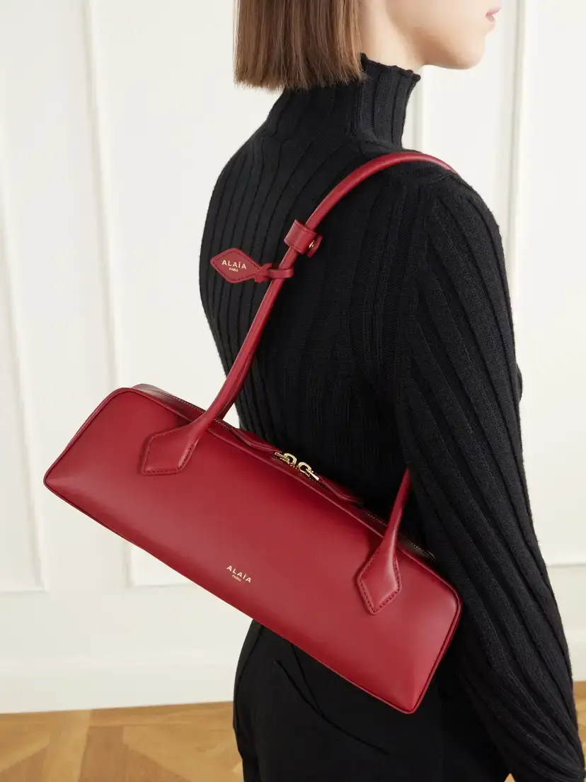 Alaïa Le Teckel Medium Leather Shoulder Bag | Thumbnail 2 Alaïa Le Teckel Medium Leather Shoulder Bag | Thumbnail 2