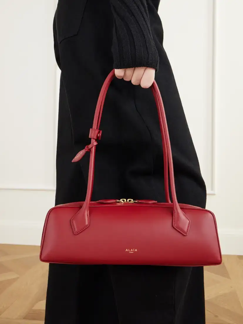Alaïa Le Teckel Medium Leather Shoulder Bag | Thumbnail 6 Alaïa Le Teckel Medium Leather Shoulder Bag | Thumbnail 6