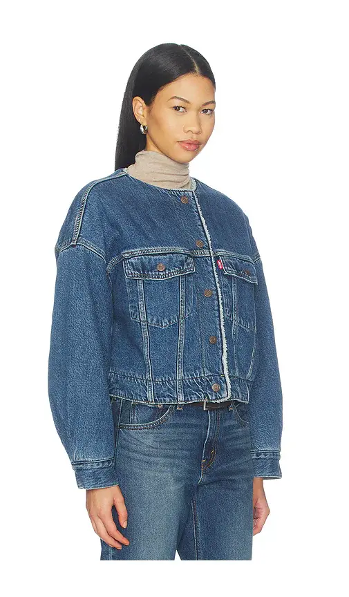 Levi's Collarless Crop Sherpa Trucker | Thumbnail 2 Levi's Collarless Crop Sherpa Trucker | Thumbnail 2