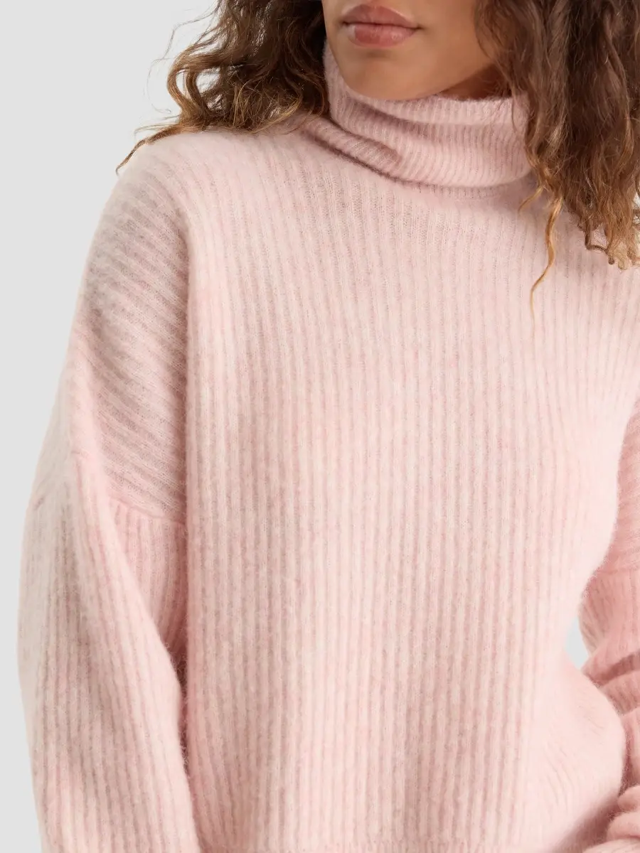 GOOD AMERICAN Women's Holiday The Oversized Turtleneck Sweater | Thumbnail 5 GOOD AMERICAN Women's Holiday The Oversized Turtleneck Sweater | Thumbnail 5