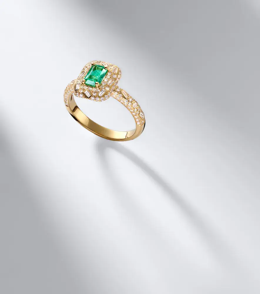 Suzanne Kalan Halo Portrait 18kt gold ring with diamonds and emerald | Thumbnail 5 Suzanne Kalan Halo Portrait 18kt gold ring with diamonds and emerald | Thumbnail 5