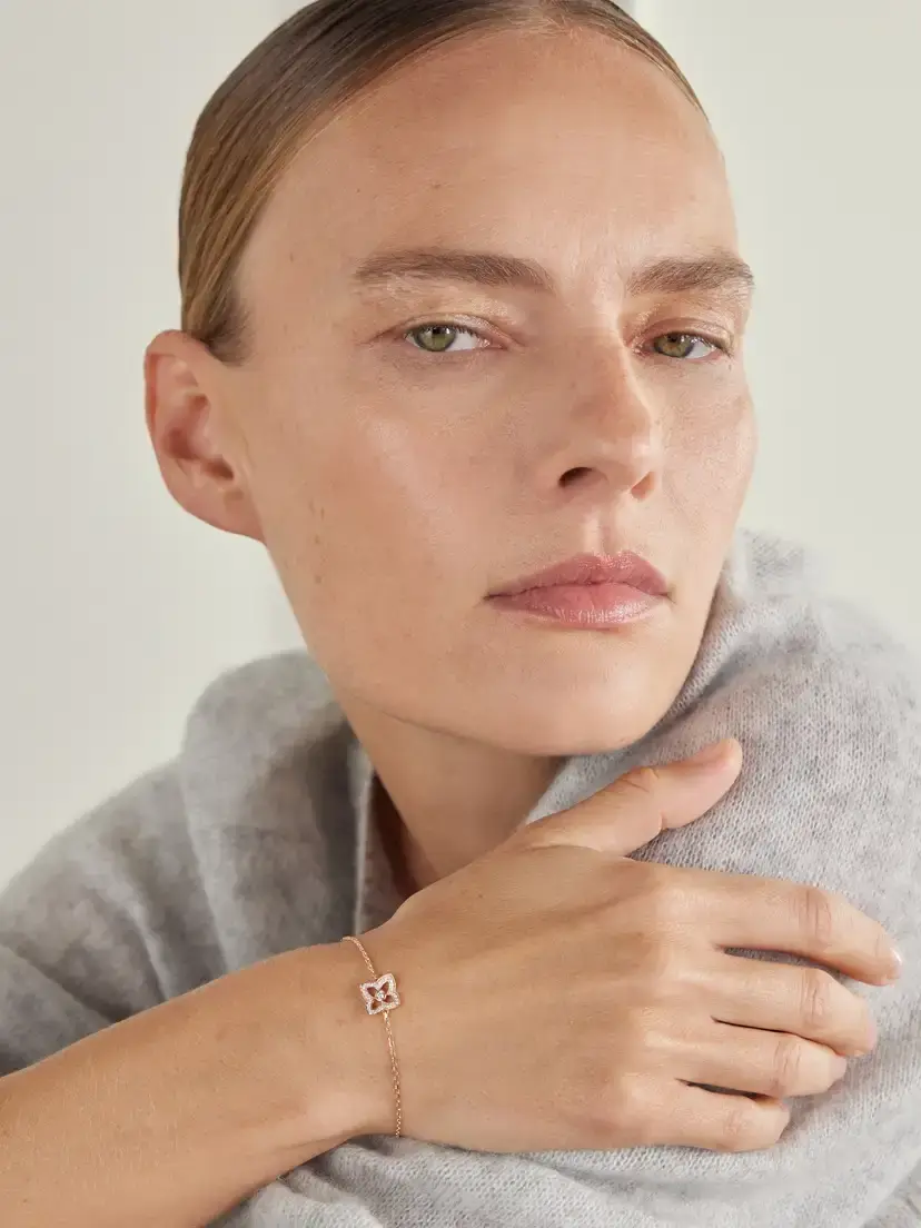 De Beers London Lotus By De Beers 18-karat Rose Gold Diamond Bracelet | Thumbnail 2 De Beers London Lotus By De Beers 18-karat Rose Gold Diamond Bracelet | Thumbnail 2