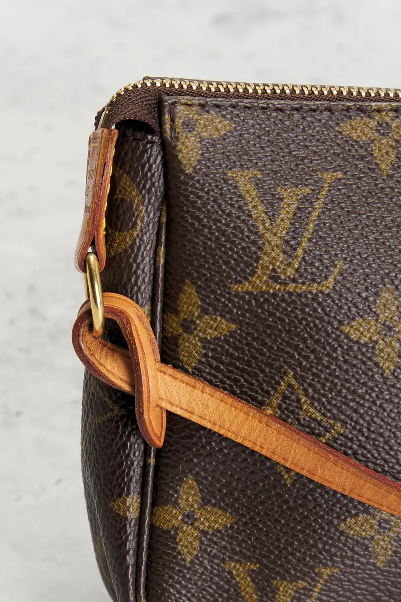 Louis Vuitton Louis Vuitton Monogram Pochette Accessoires Shoulder Bag | Thumbnail 6 Louis Vuitton Louis Vuitton Monogram Pochette Accessoires Shoulder Bag | Thumbnail 6