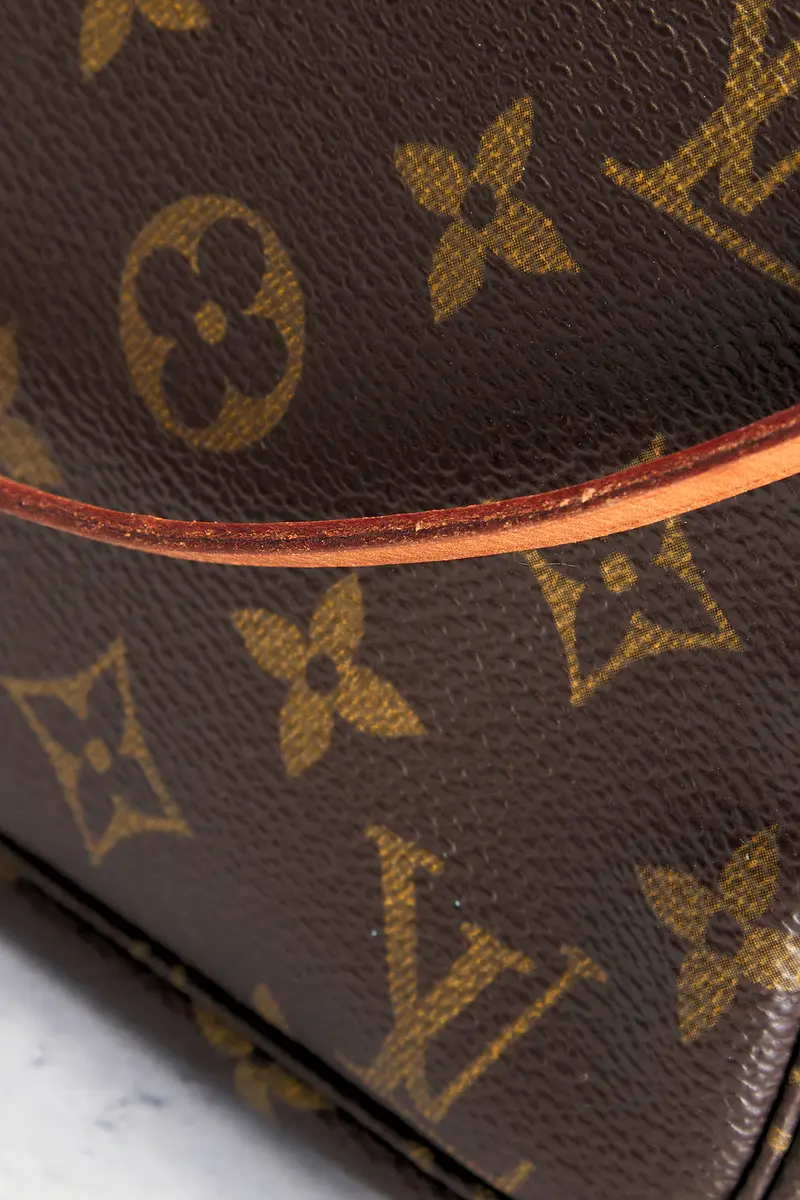 Louis Vuitton Louis Vuitton Monogram Pochette Accessoires Shoulder Bag | Thumbnail 8 Louis Vuitton Louis Vuitton Monogram Pochette Accessoires Shoulder Bag | Thumbnail 8
