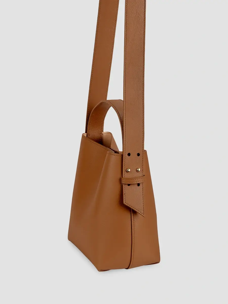 GiGi New York Women's Selena Smooth Leather Bucket Bag | Thumbnail 7 GiGi New York Women's Selena Smooth Leather Bucket Bag | Thumbnail 7