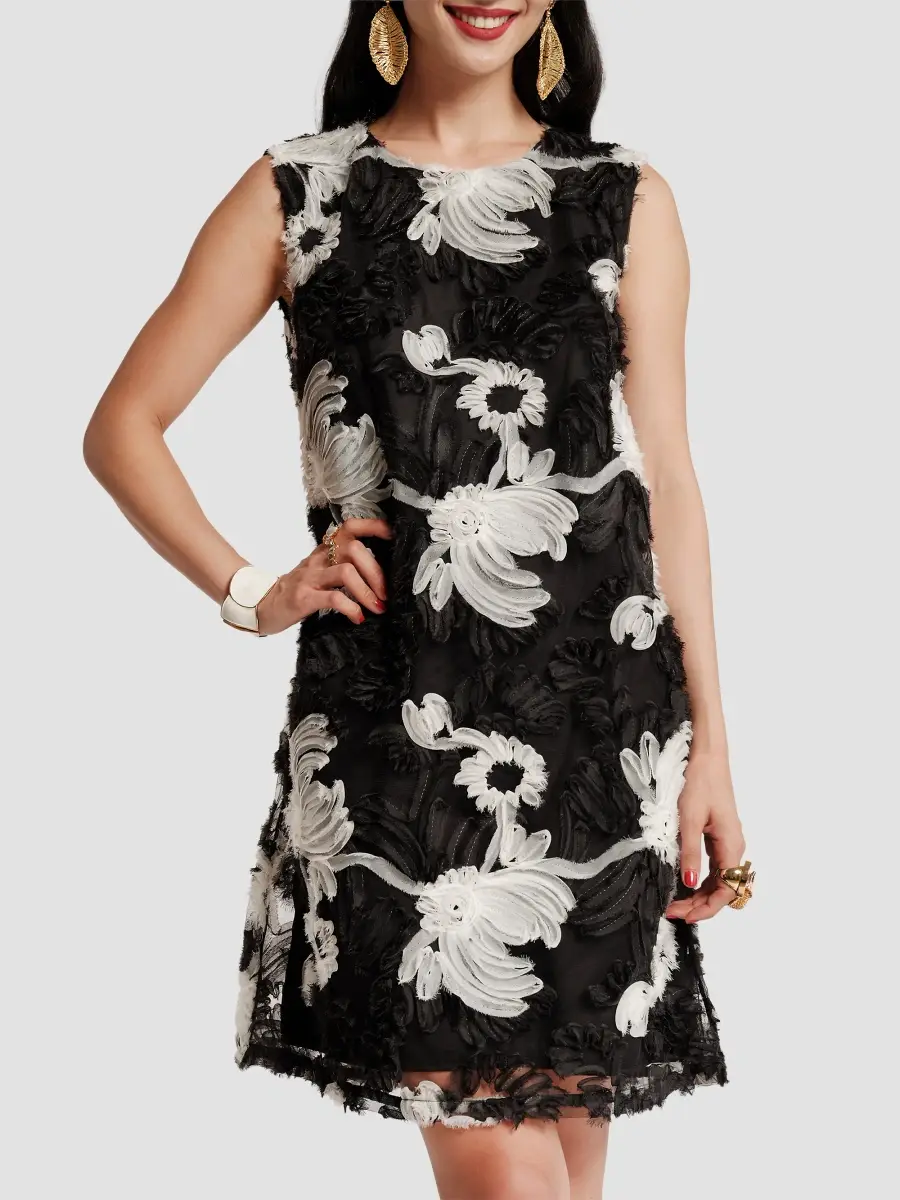 Frances Valentine Women's Lilly Whirling Daisy Shift Dress | Thumbnail 2