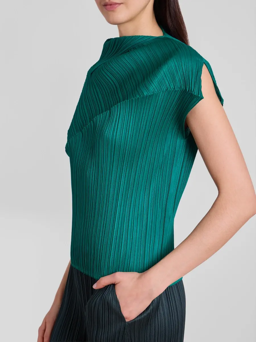 Pleats Please Issey Miyake Women's Leap Asymmetric Top | Thumbnail 5