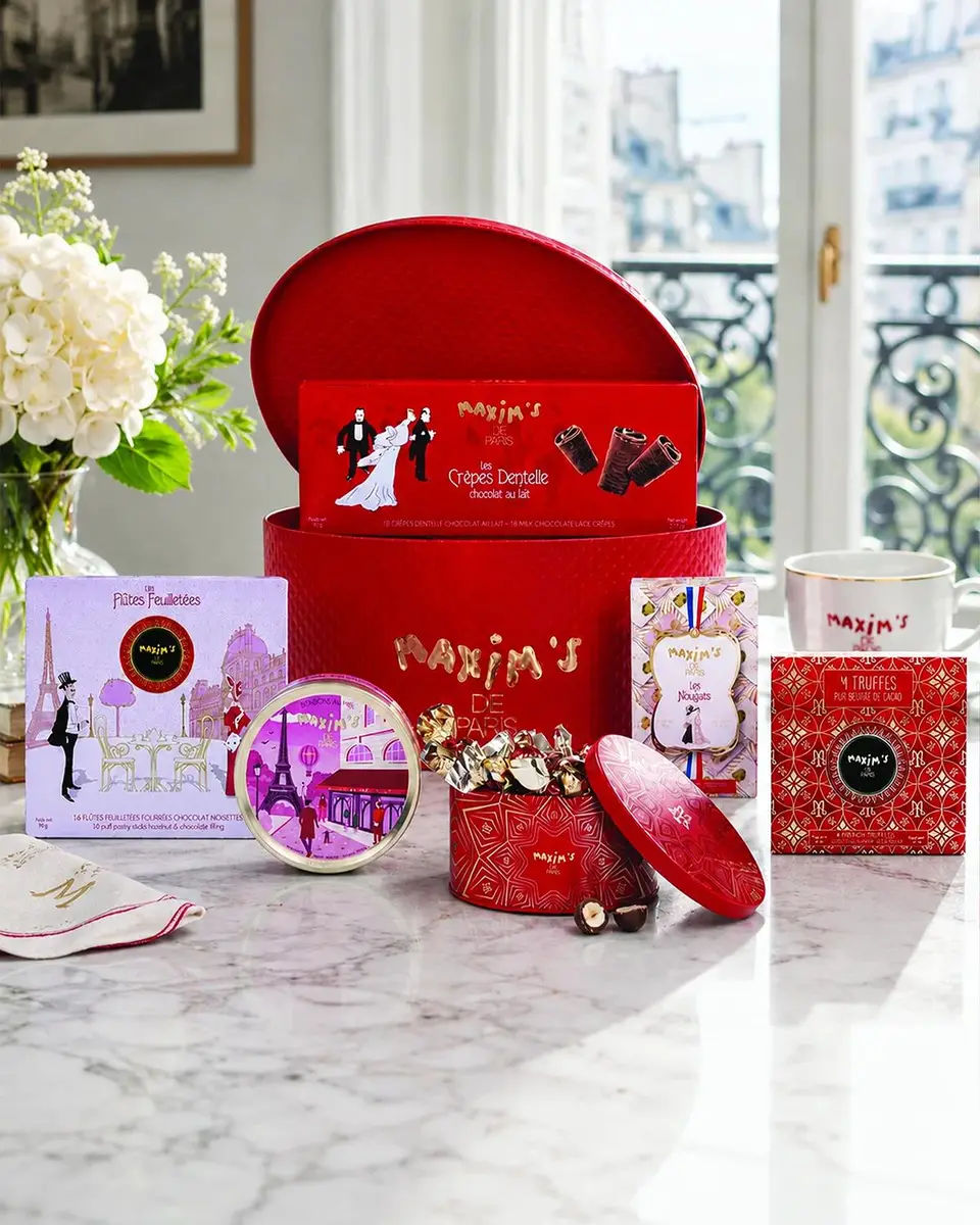 Maxim's de Paris Carousel de Paris French Hatbox Gift Box | Thumbnail 2