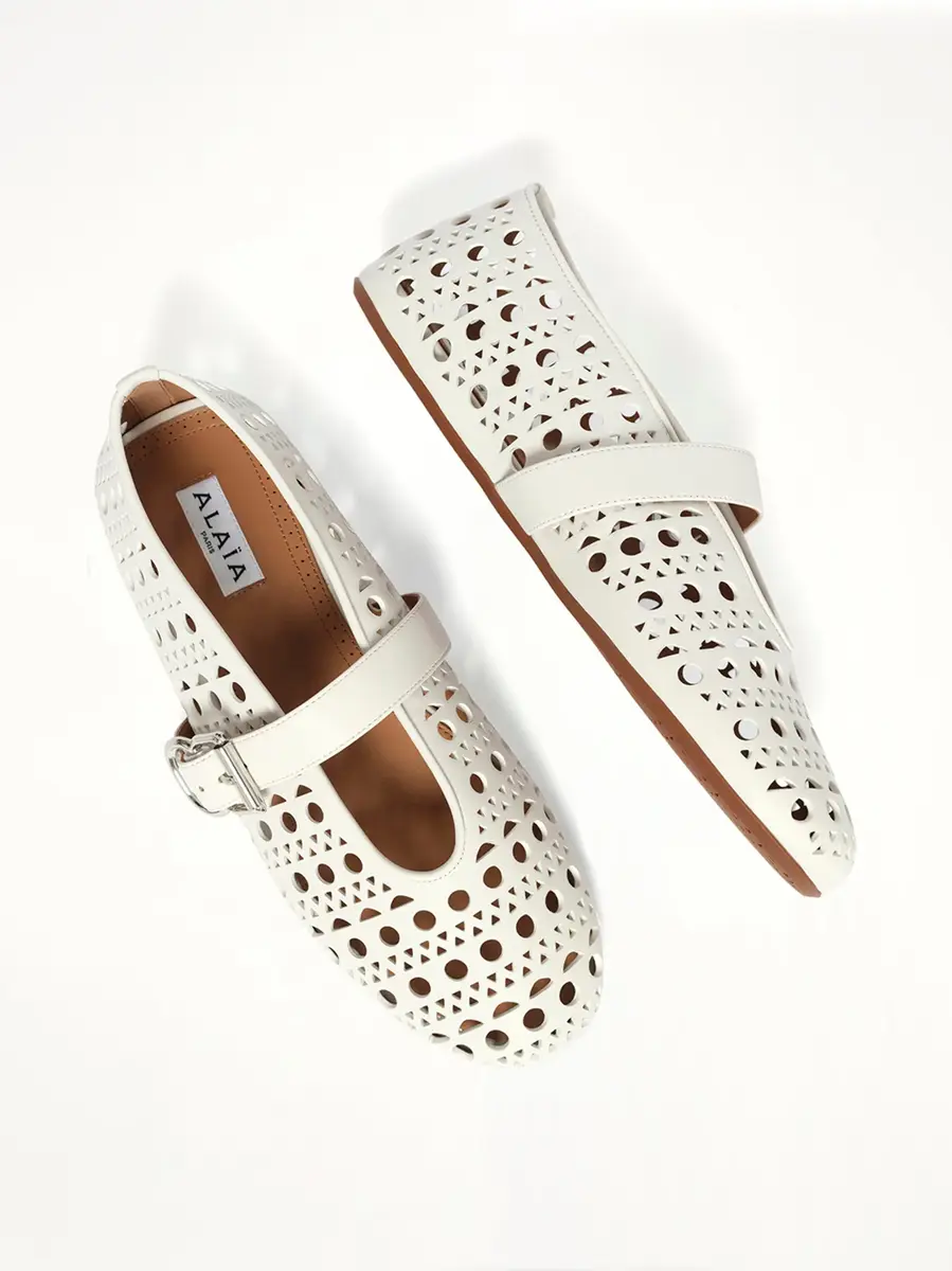 ALAÏA Ballet Vienne Flats in Off White | Thumbnail 4