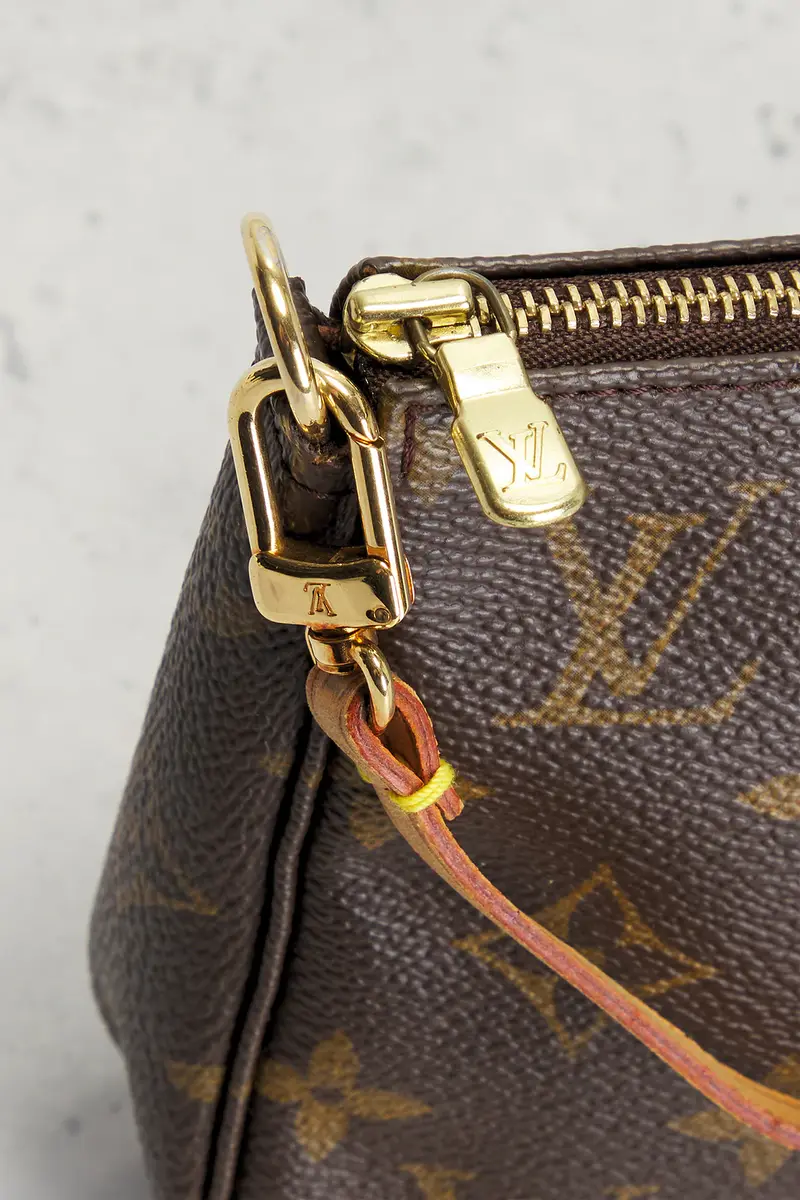 Louis Vuitton Louis Vuitton Monogram Pochette Accessoires Shoulder Bag | Thumbnail 6 Louis Vuitton Louis Vuitton Monogram Pochette Accessoires Shoulder Bag | Thumbnail 6
