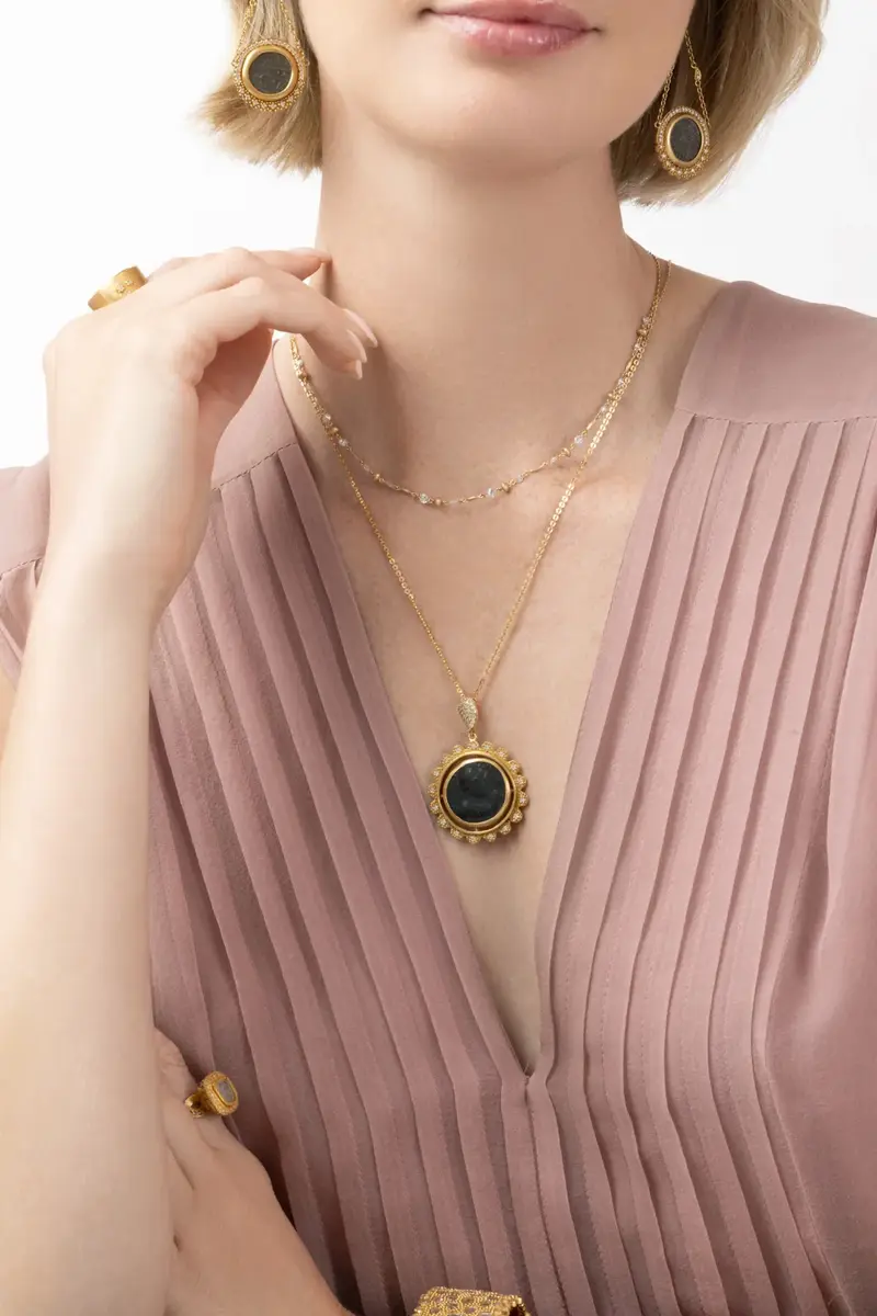 Coomi Diamond Antiquity Coin Pendant | Thumbnail 4