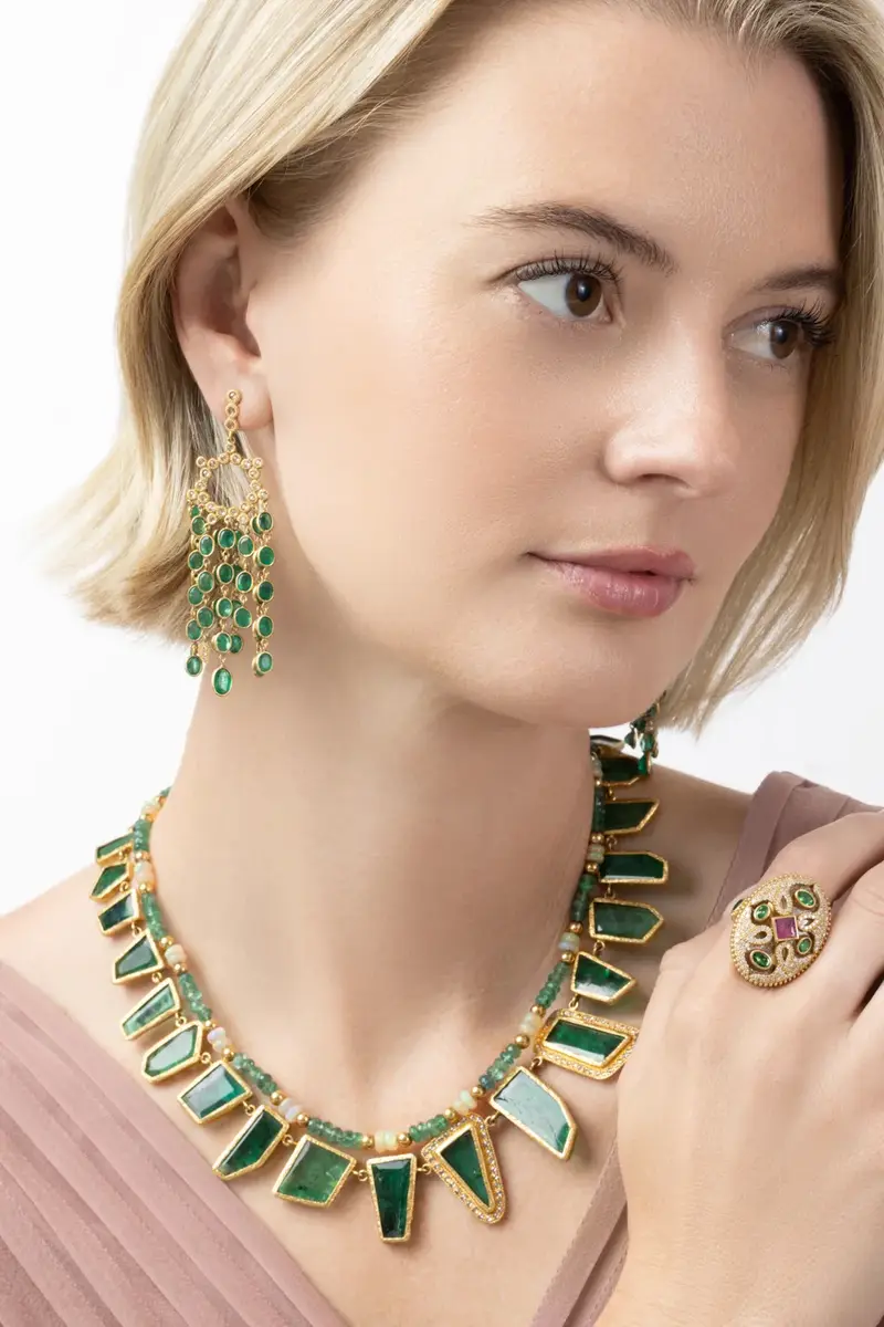 Coomi Emerald Affinity Tassel Earrings | Thumbnail 4 Coomi Emerald Affinity Tassel Earrings | Thumbnail 4
