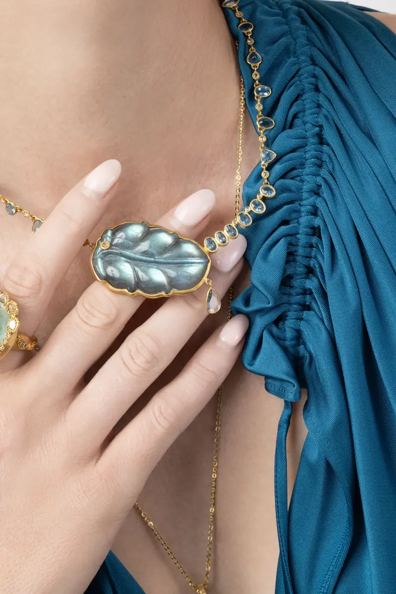 Coomi Labradorite Affinity Carved Necklace | Thumbnail 3