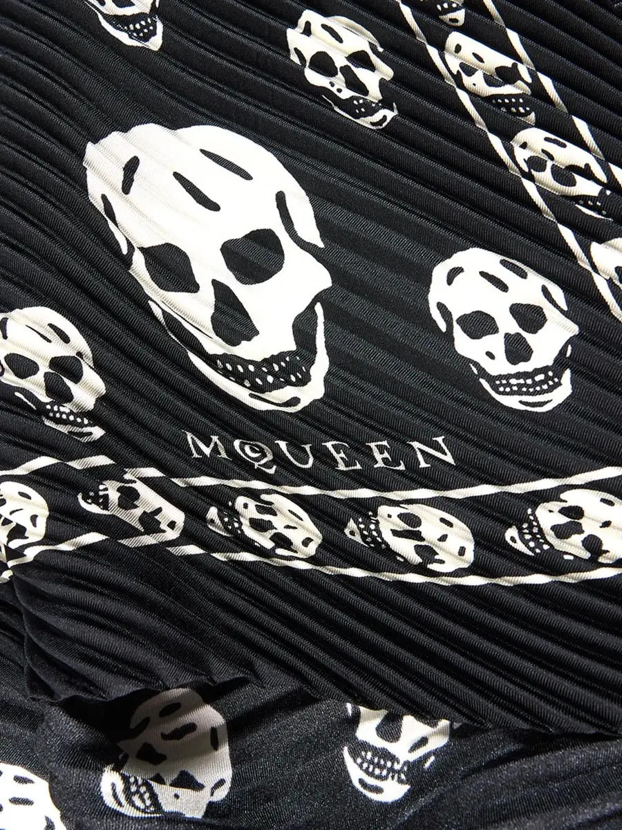 Alexander McQueen Women's Skull Pleated Silk Square Scarf | Thumbnail 4 Alexander McQueen Women's Skull Pleated Silk Square Scarf | Thumbnail 4