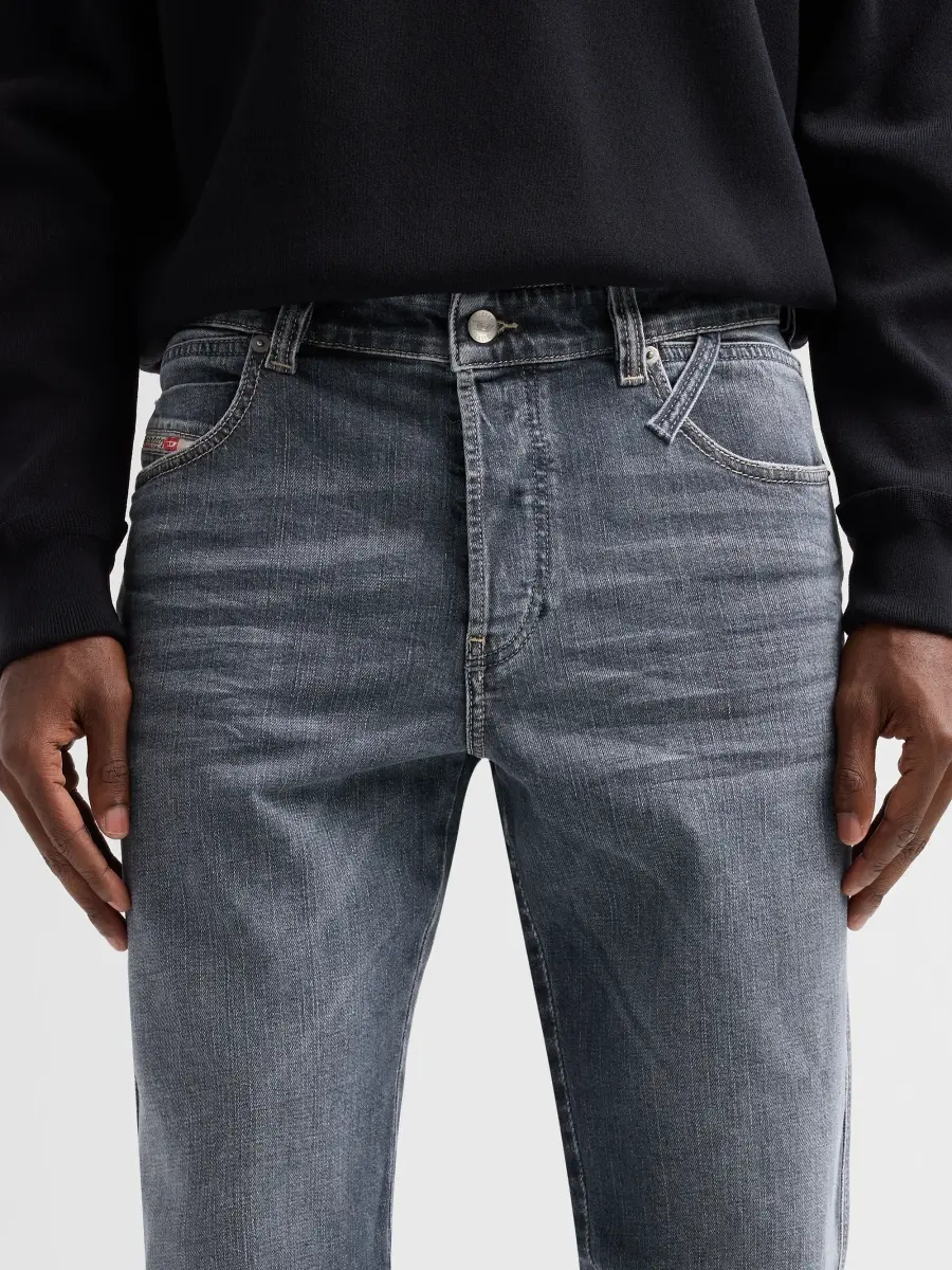Diesel Men's 1993 Vyl Slim Jeans | Thumbnail 5
