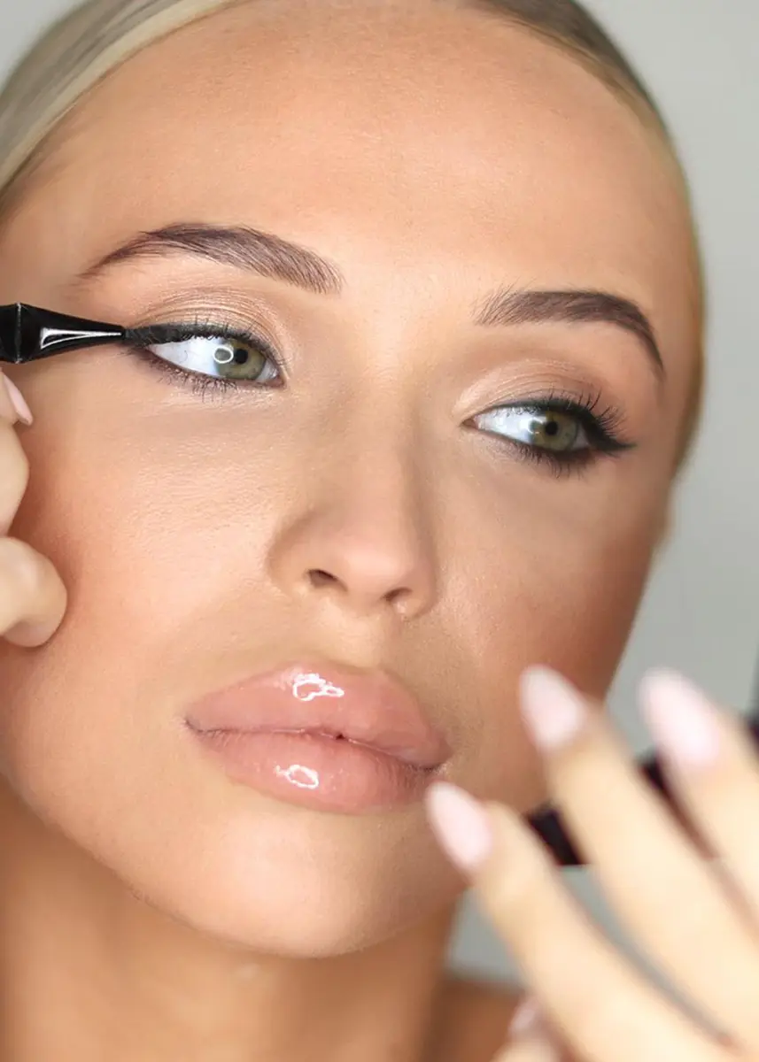 KEVYN AUCOIN Angled Eyeliner Brush | Thumbnail 3