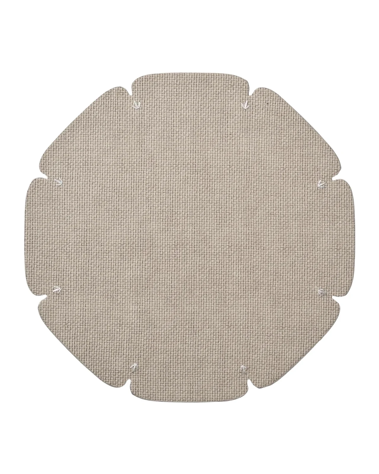 Kim Seybert Divot Scalloped Oval Placemat
