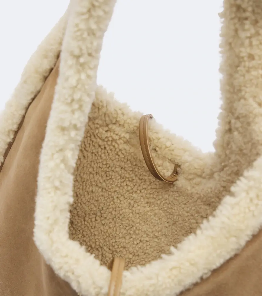 Alaïa Alaïa One Piece shearling-lined suede shoulder bag | Thumbnail 4 Alaïa Alaïa One Piece shearling-lined suede shoulder bag | Thumbnail 4