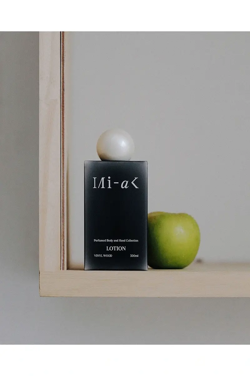 MIHAK Vinyl Wood Body & Hand Lotion | Thumbnail 3