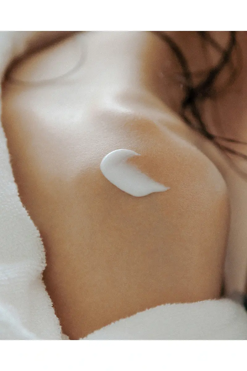 MIHAK Vinyl Wood Body & Hand Lotion | Thumbnail 5