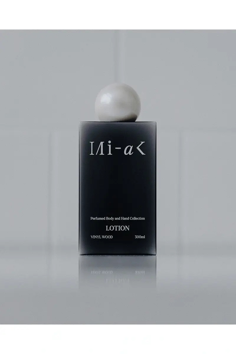 MIHAK Vinyl Wood Body & Hand Lotion | Thumbnail 6