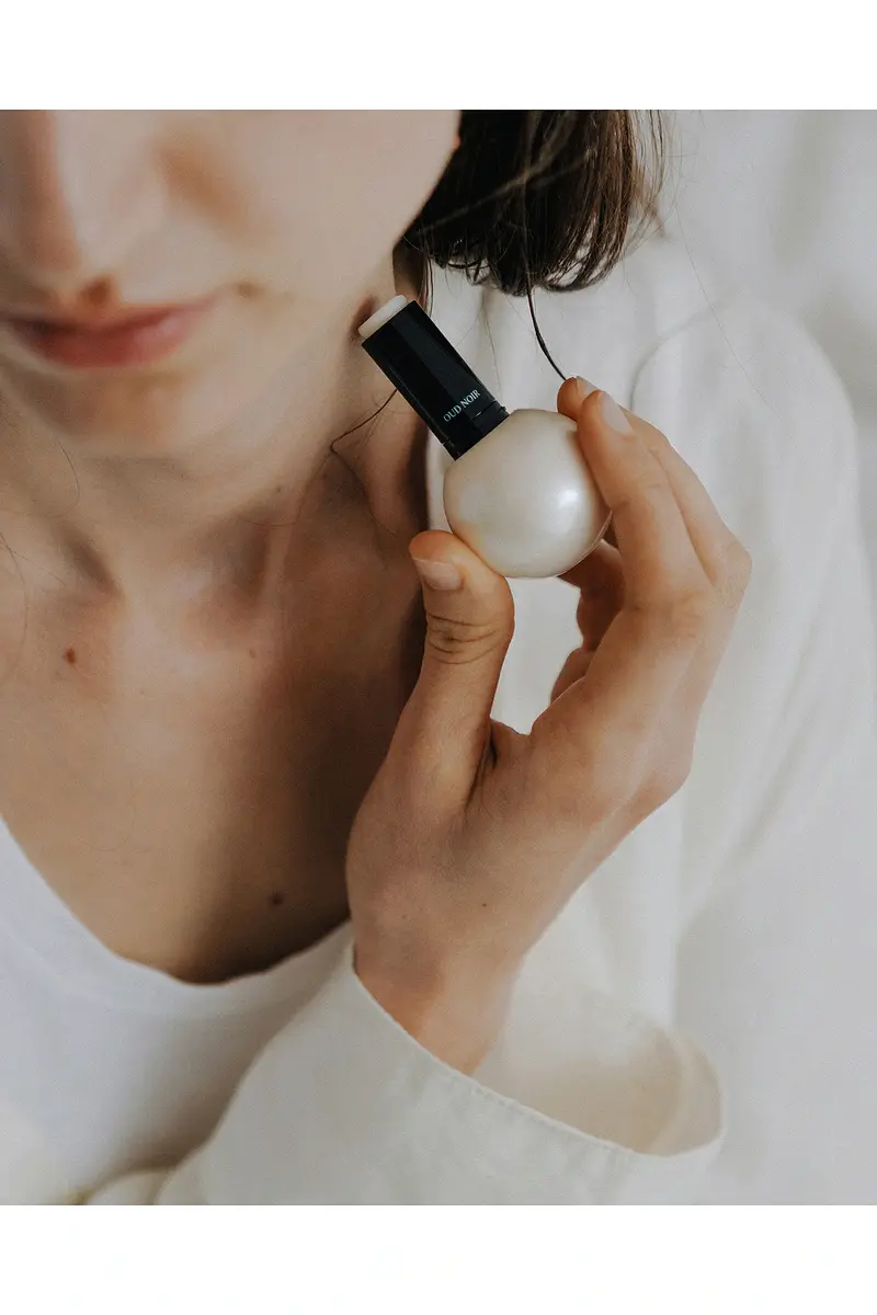 MIHAK Oud Noir Perfume Stick | Thumbnail 4 MIHAK Oud Noir Perfume Stick | Thumbnail 4