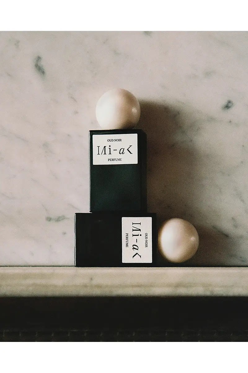 MIHAK Oud Noir Perfume | Thumbnail 3