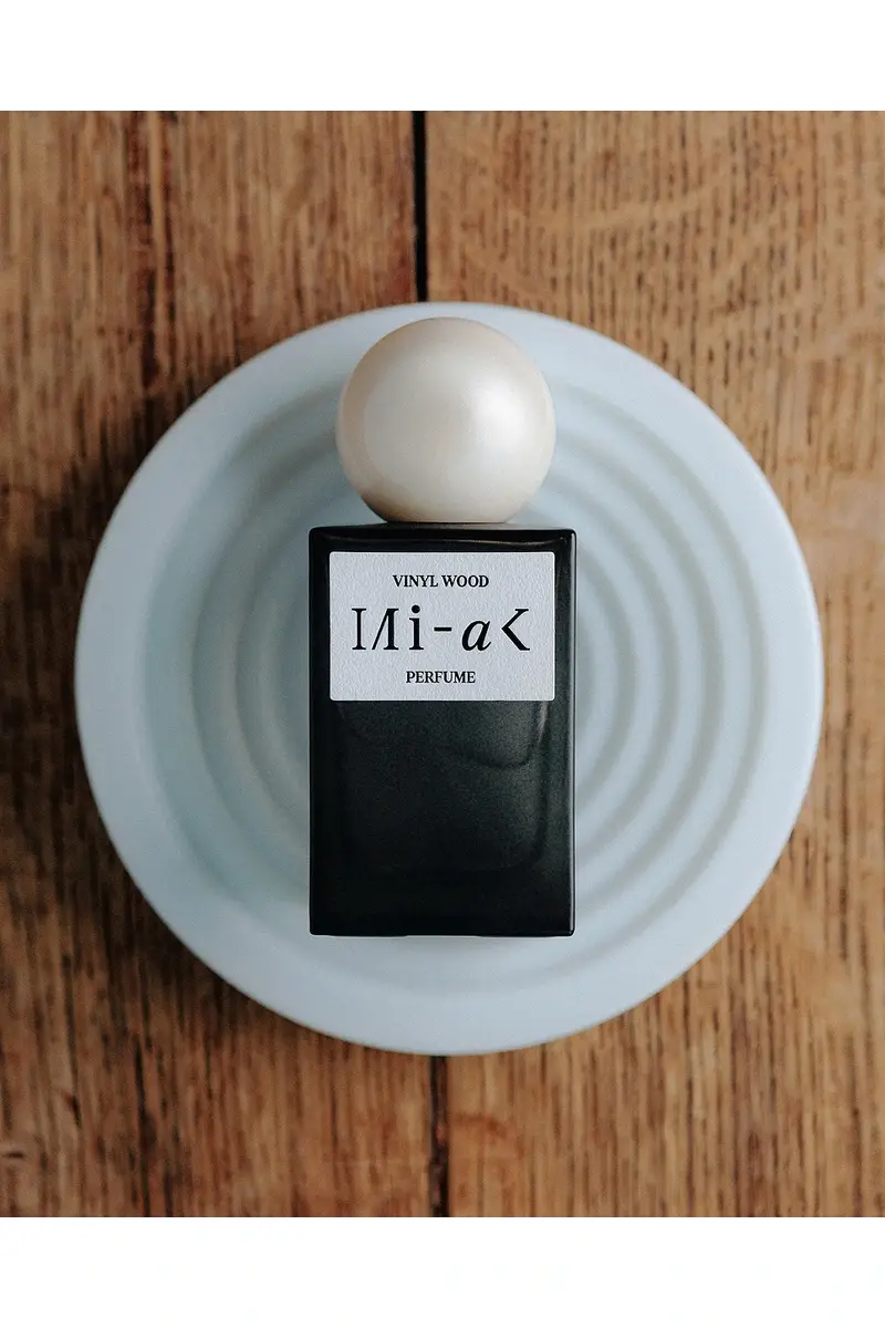 MIHAK Vinyl Wood Perfume | Thumbnail 3 MIHAK Vinyl Wood Perfume | Thumbnail 3